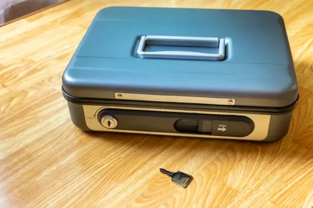 自治体のごみ回収で金庫を処分できる？