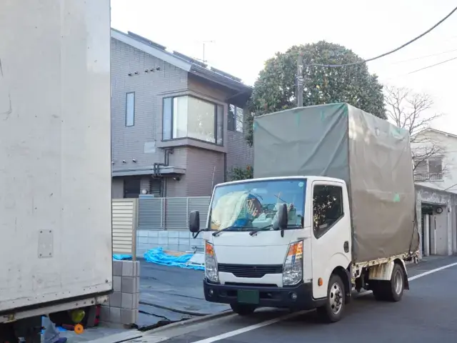 実家じまいの不用品回収費用を抑えるための積み放題パックの相場は？