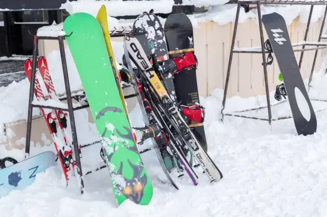 スキー板だけじゃなく、ストック・ブーツ・ウェアもまとめて処分する方法