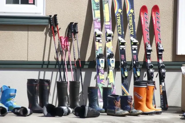 状態がいいスキー板なら売る選択肢