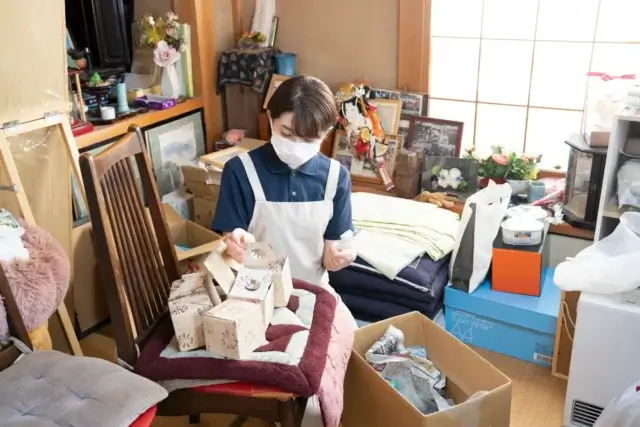 相続した空き家の残置物はどう処分すればいい?